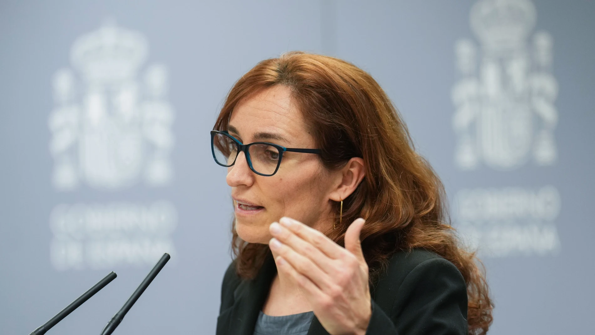 MADRID, 14/02/2025.- La ministra de Sanidad, Mónica García, durante la rueda de prensa que ha ofrecido posterior a la reunión del Consejo Interterritorial del Sistema Nacional de Salud (SNS), que reúne al Ministerio de Sanidad y las comunidades autónomas, y ha aprobado este viernes el primer plan nacional para la prevención del suicidio, que se cobra unas 4.000 vidas al año. EFE/ Borja Sánchez-Trillo
