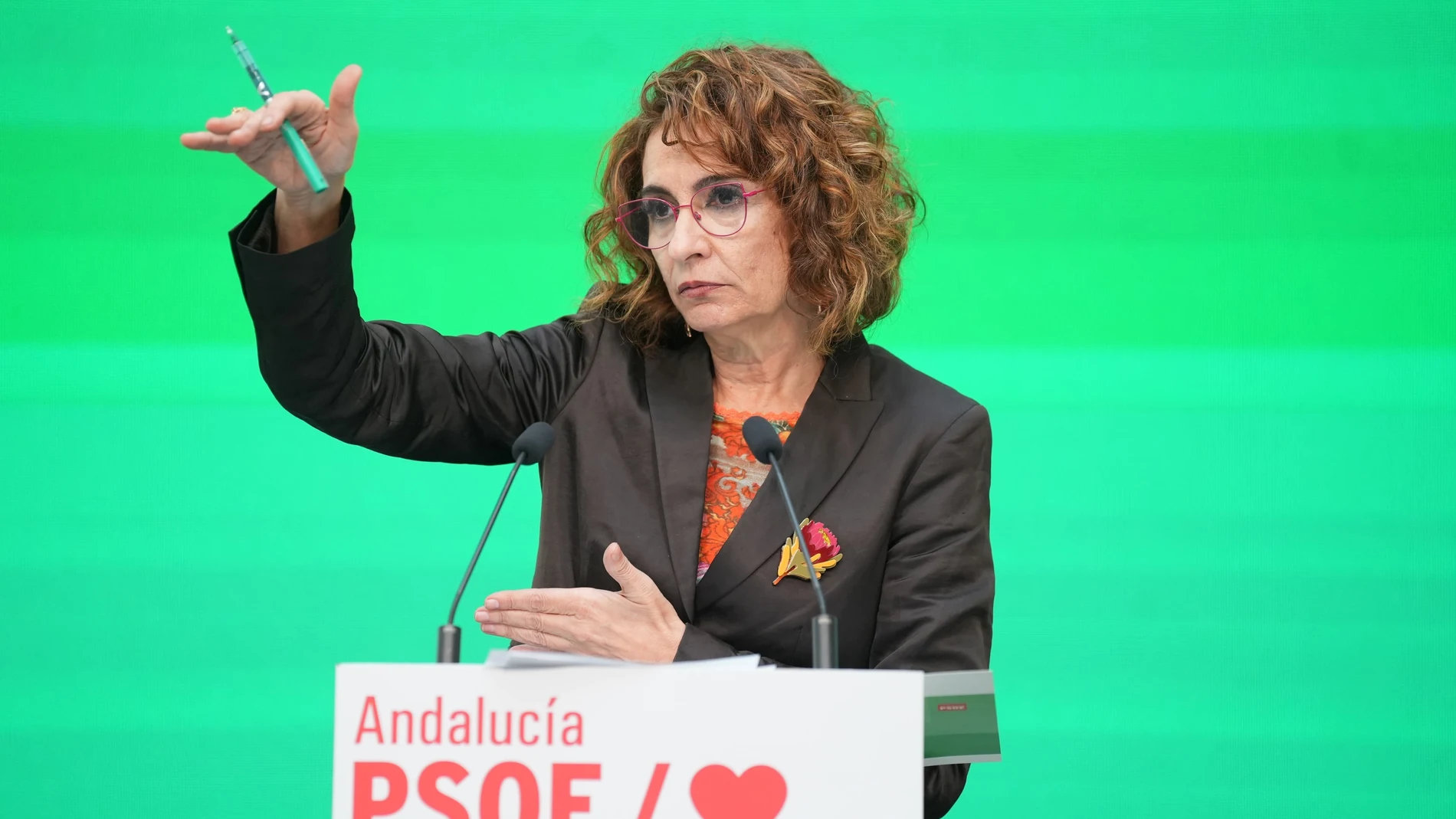 La vicepresidenta y ministra de Hacienda y secretaria general del PSOE de Andalucía, María Jesús Montero, este viernes en rueda de prensa en la sede regional socialista.MARÍA JOSÉ LÓPEZ/EUROPA PRESS14/02/2025