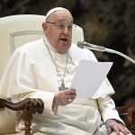 Vaticano.- El Papa Francisco cancela su agenda hasta el lunes tras ser hospitalizado debido a su bronquitis