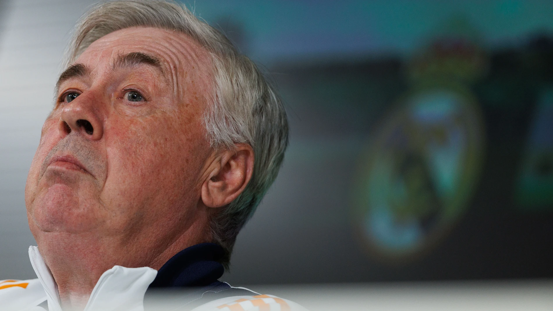 MADRID, 14/02/2025.- El entrenador Del Real Madrid, Carlo Ancelotti, durante la rueda de prensa previa al entrenamiento realizado este viernes en la Ciudad Deportiva de Valdebebas, para preparar el partido partido de LaLiga que disputa ante Osasuna. EFE/Sergio Pérez