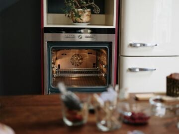 &iquest;Para qu&eacute; sirve el caj&oacute;n inferior del horno? Muy pocas personas lo saben