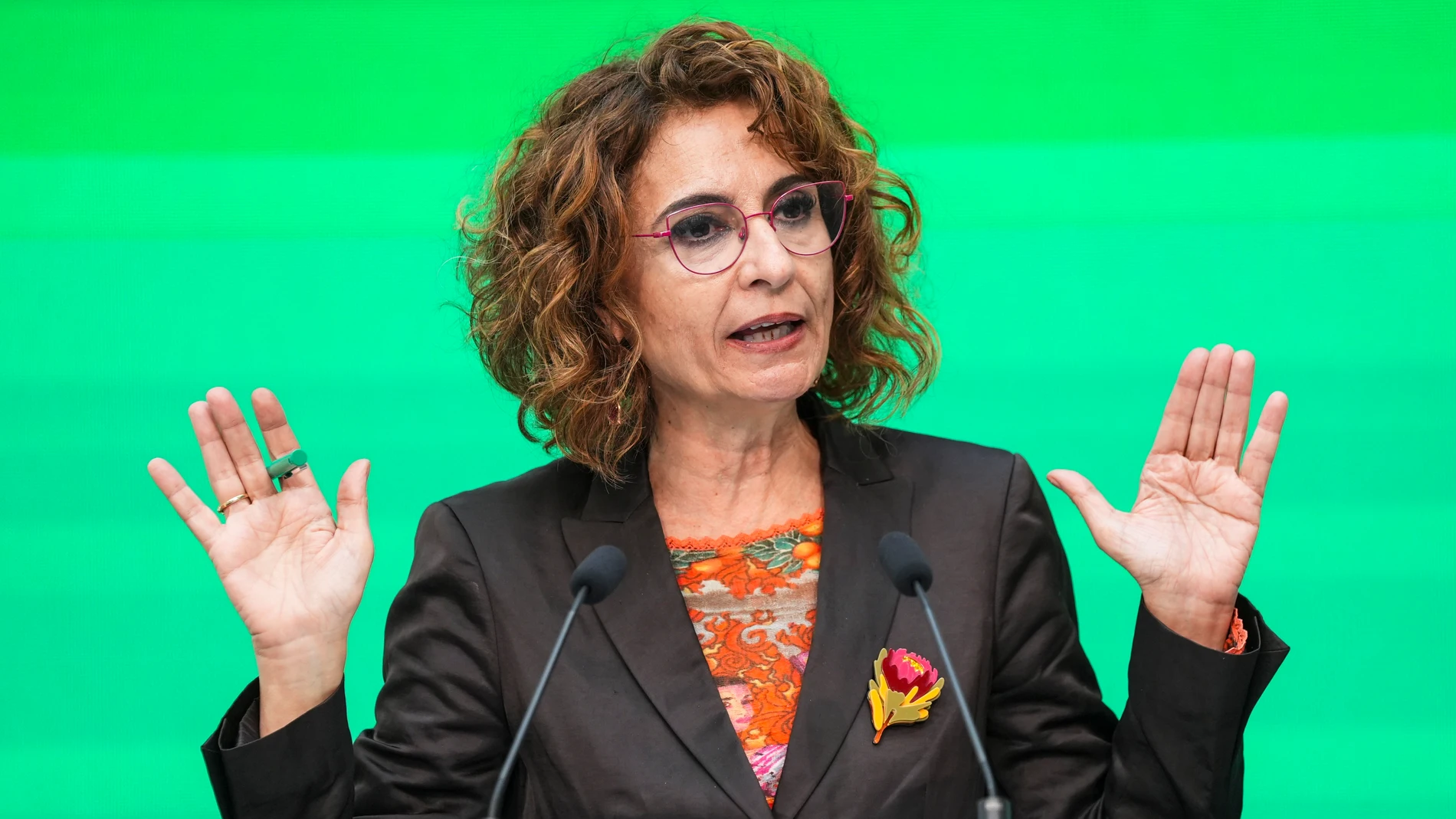 La ministra de Hacienda del Gobierno de España y secretaria general del PSOE-A, María Jesús Montero, atiende a los medios de comunicación tras una reunión de trabajo en la sede del PSOE de Andaluía, a 14 de febrero de 2025 en Sevilla (Andalucía, España). La ministra de Hacienda del Gobierno de España y secretaria general del PSOE-A, María Jesús Montero, ha ofrecido una rueda de prensa junto a la secretaria general de CCOO-A, Nuria López, tras mantener una reunión de trabajo. 14 FEBRERO 2025 ...