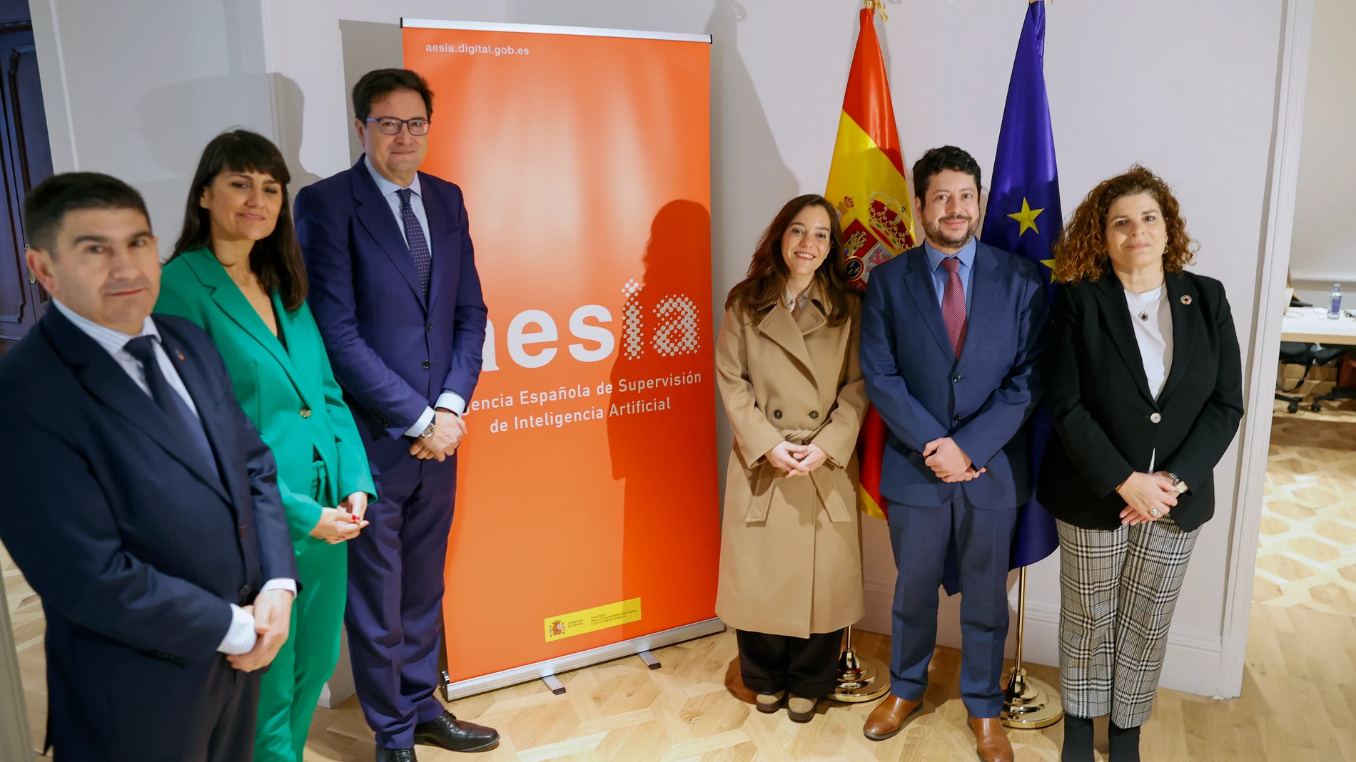 A CORUÑA, 14/02/25.- Reunión del Consejo Rector de la Agencia Española de Supervisión de la Inteligencia Artificial (Aesia), con el ministro de Transformación Digital, Óscar López (3i), acompañado por la alcaldesa de A Coruña, Inés Rey (3d), este viernes en A Coruña.- EFE/ Cabalar