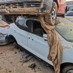 El coche de Mónica Peláez apareció debajo de una campa en Benetússer, aplastado y sin dos ruedas