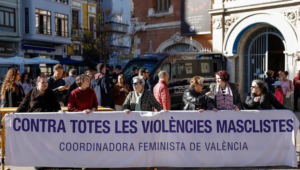 La Coordinadora Feminista protesta por la ausencia de mujeres en los premios Jaume I