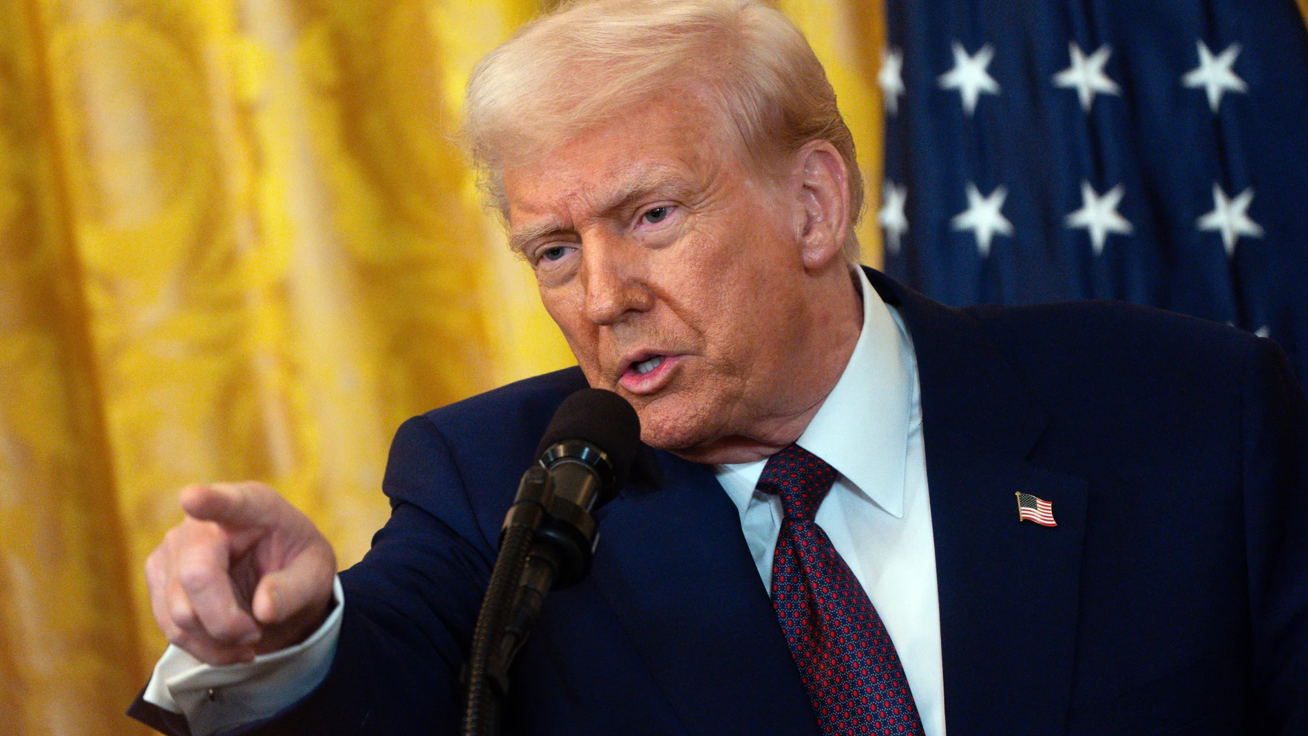 WASHINGTON (United States), 13/02/2025.- US President Donald Trump gestures during a press conference with Indian Prime Minister Narendra Modi (not pictured) at the White House, Washington, DC, USA, 13 February 2025. EFE/EPA/WILL OLIVER