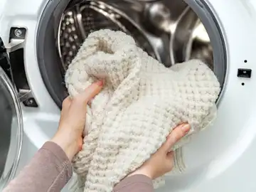 Así puedes lavar los suéteres de lana sin que se encojan Así puedes lavar los suéteres de lana sin que se encojan