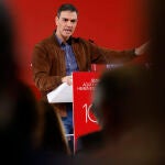 El presidente del Gobierno y secretario general del PSOE, Pedro Sánchez, interviene este sábado en el congreso del PSE-EE