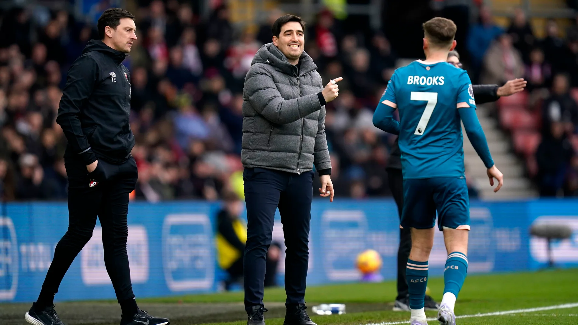 Bournemouth manager Andoni Iraola speaks to David Brooks during the Premier League match between Bournemouth and Southampton at St Mary's Stadium, Southampton, England, Saturday Feb. 15, 2025. (Andrew Matthews/PA via AP)