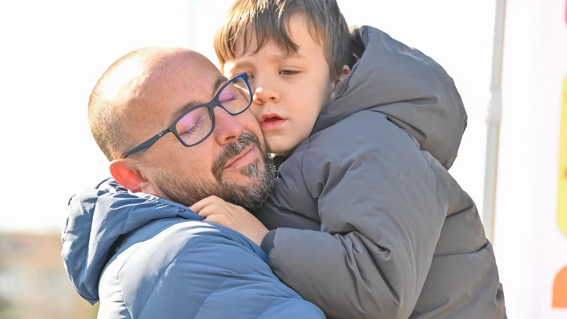 Sergio Soria con su hijo Héctor, de cinco años