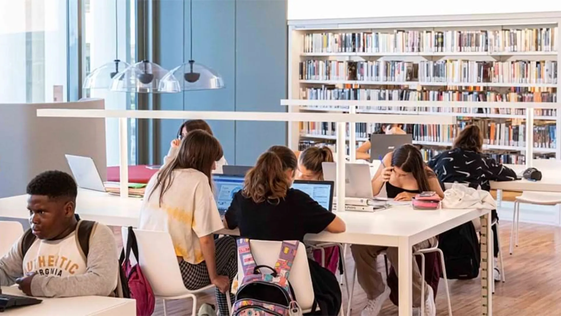 Interior de una biblioteca