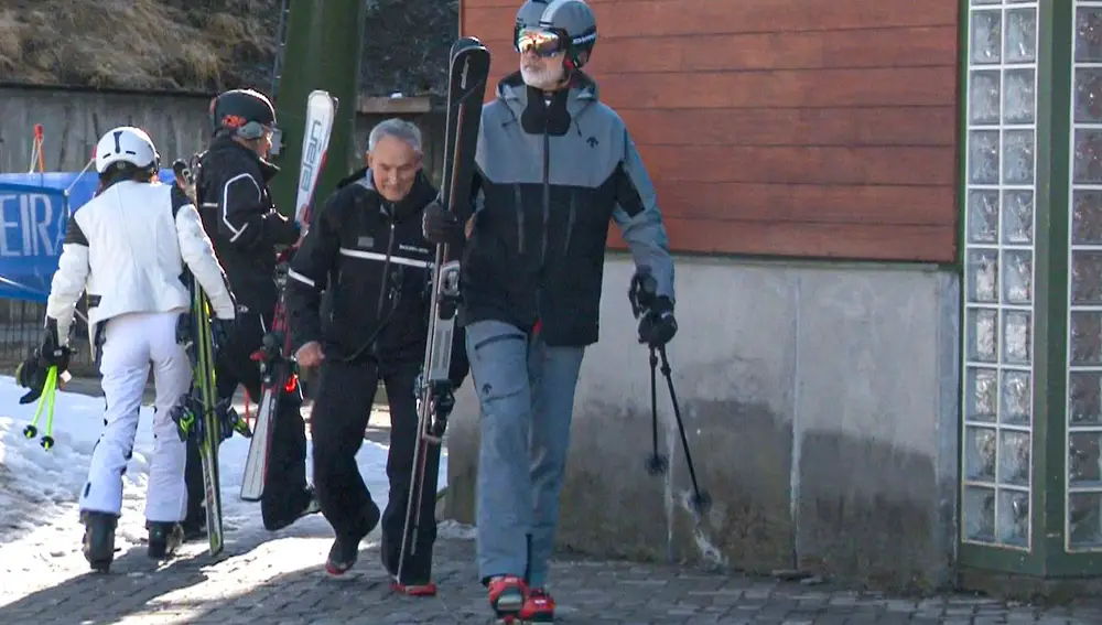 Felipe VI esquía en Baqueira