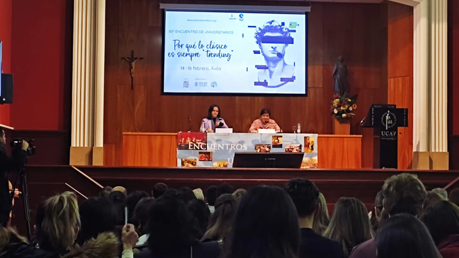 La rectora de la UCAV, María del Rosario Sáez Yuguero; y Miriam Ramos, coordinadora nacional del EUC, inauguran el 85º Encuentro Universitario