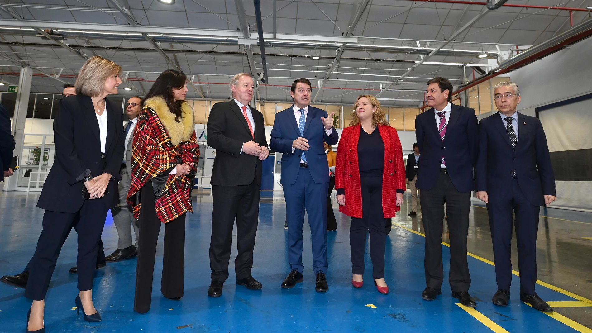 El presidente de la Junta de Castilla y León, Alfonso Fernández Mañueco, visita la empresa burgalesa Antolín, junto a, entre otros, el consejero Carlos Fernández Carriedo