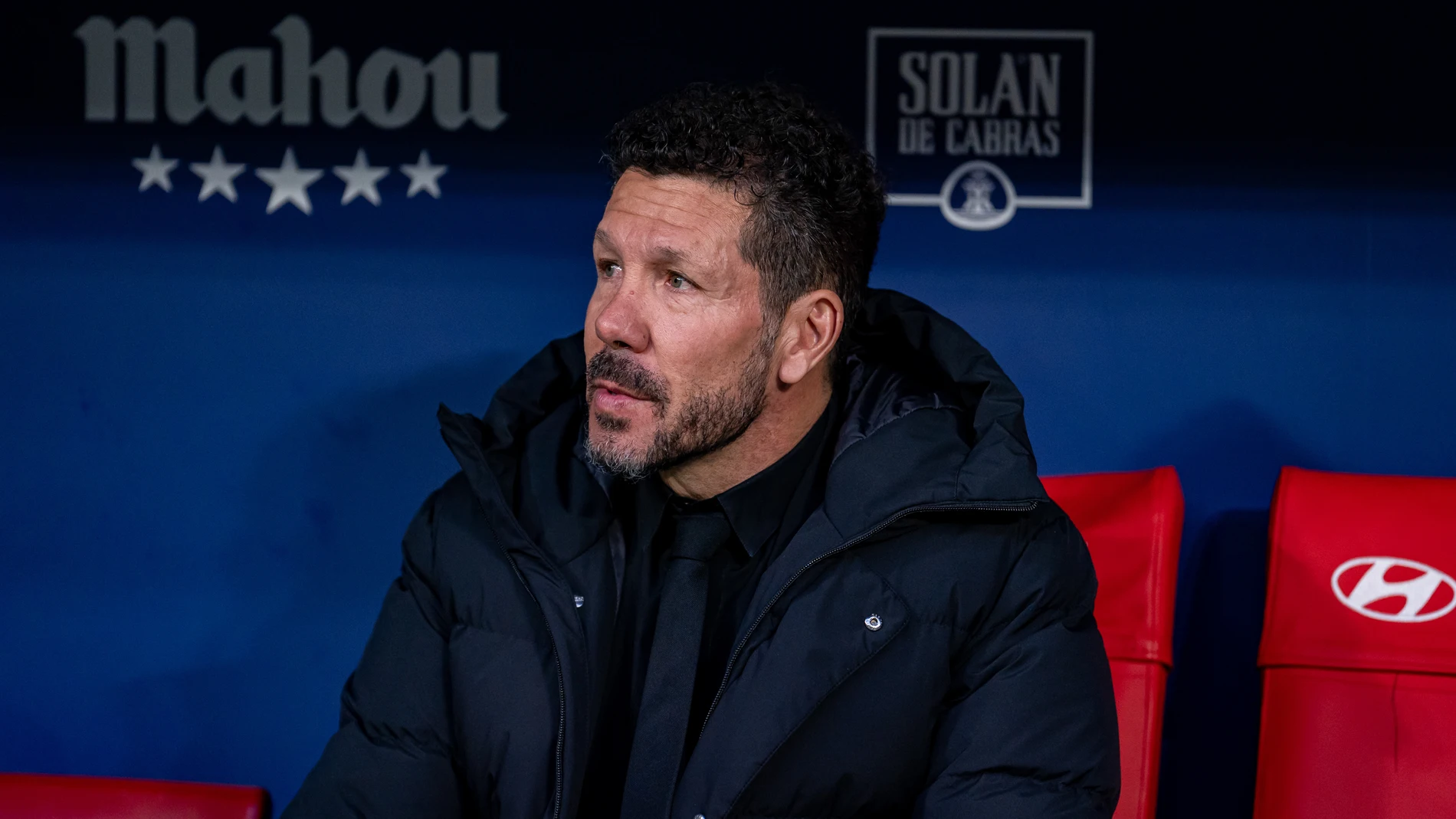15 February 2025, Spain, Madrid: Atletico Madrid coach Diego Simeone sits on the bench during the Spanish Primera Division soccer match between Atletico de Madrid and RC Celta de Vigo at Riyadh Air Metropolitano stadium. Photo: Alberto Gardin/ZUMA Press Wire/dpa Alberto Gardin/ZUMA Press Wire/d / DPA 15/02/2025 ONLY FOR USE IN SPAIN