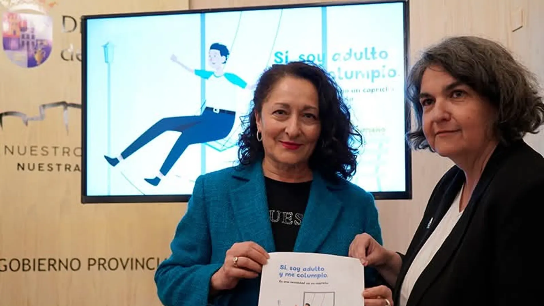 La diputada de Asistencia a Municipios e Igualdad, Pilar Martín y la presidenta de Autismo Segovia, Susana Guri, presentan la iniciativa