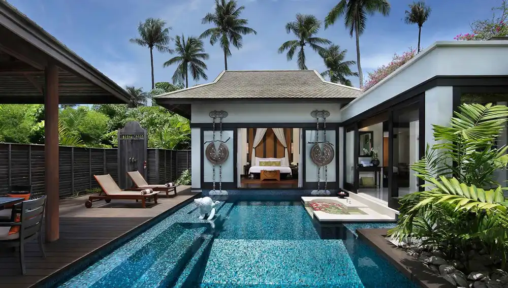 Vista de una de las villas del Anantara Mai Khao Phuket