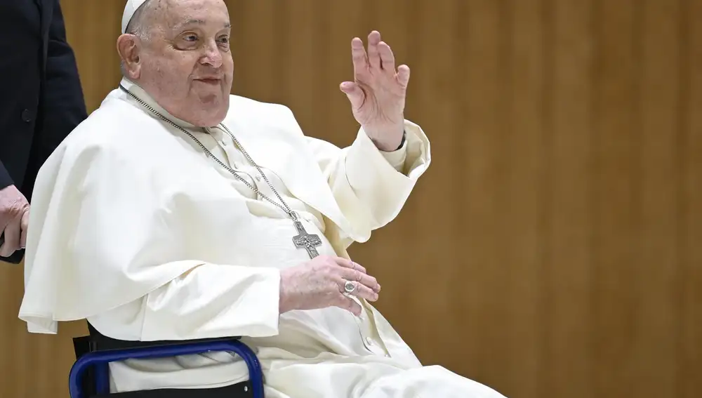 AMP.- Vaticano.- El Papa presenta un cuadro clínico complejo y continuará hospitalizado debido a su bronquitis