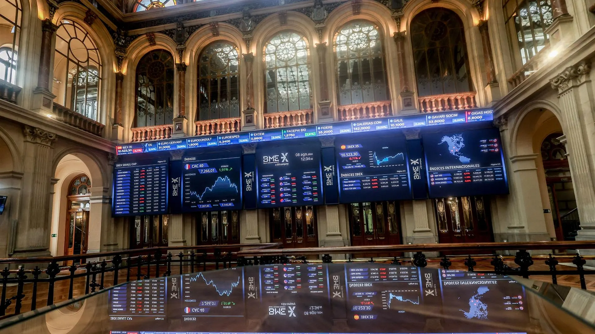 Economía/Bolsa.- El Ibex 35 reconquista los 13.000 puntos 17 años después, con una subida del 0,47%