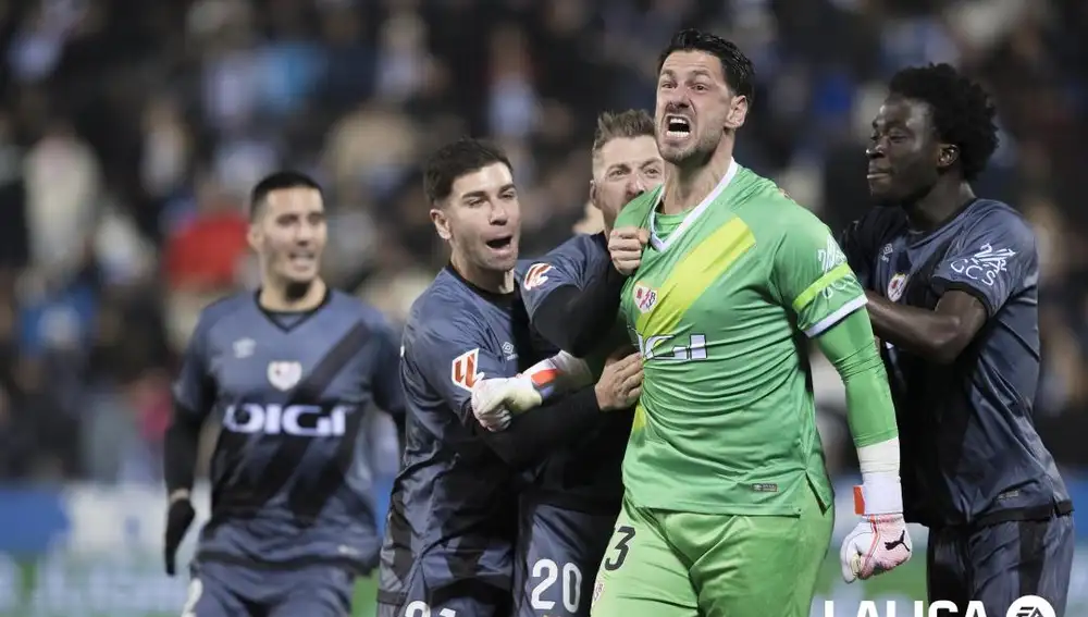 Augusto Batalla, después de detener un penalti con el Rayo Vallecano