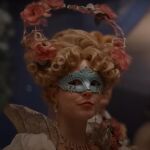 Una de las protagonistas de "Los Bridgerton" con una máscara