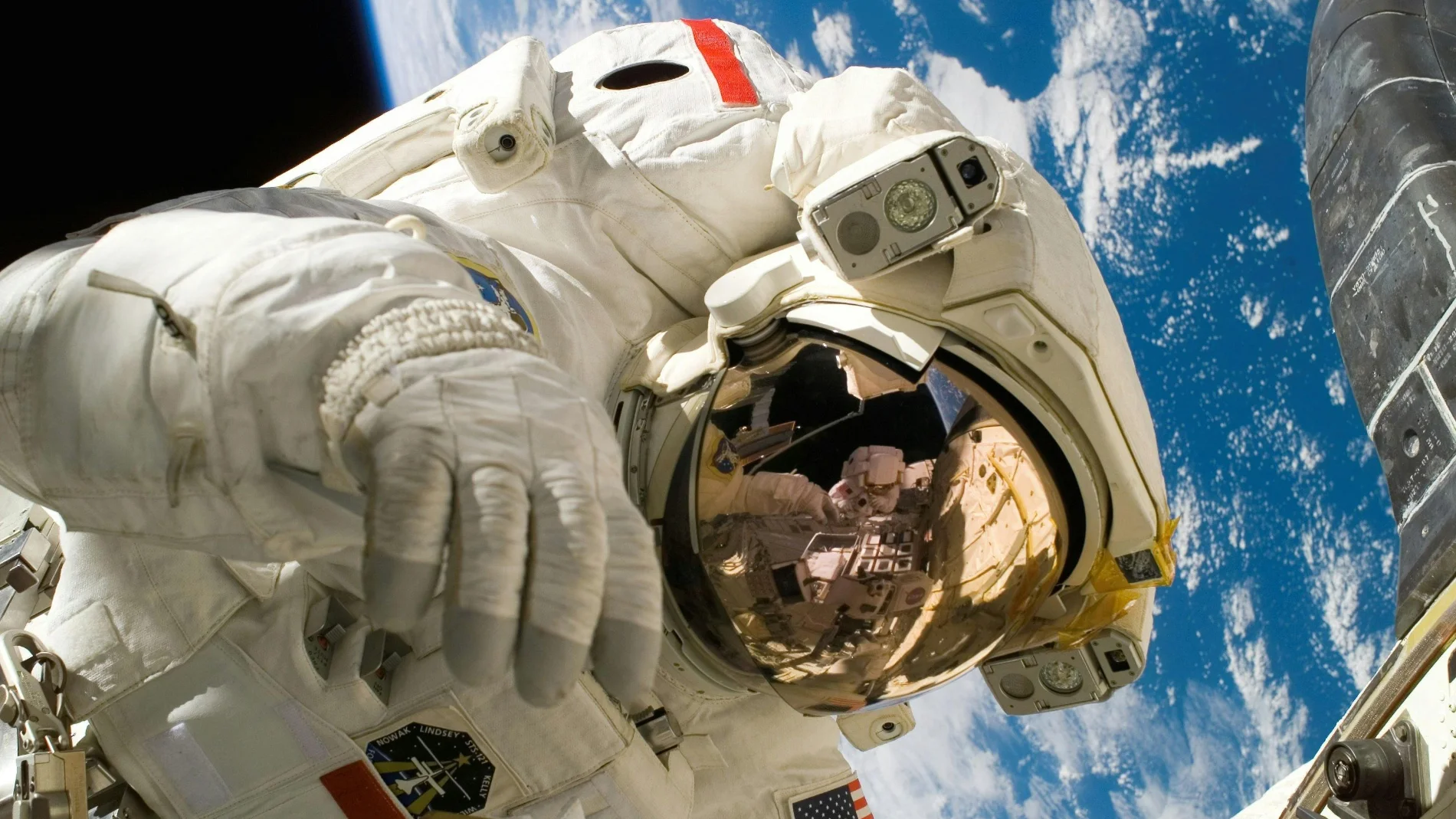 ¿Por qué la luz del sol no ilumina el espacio?