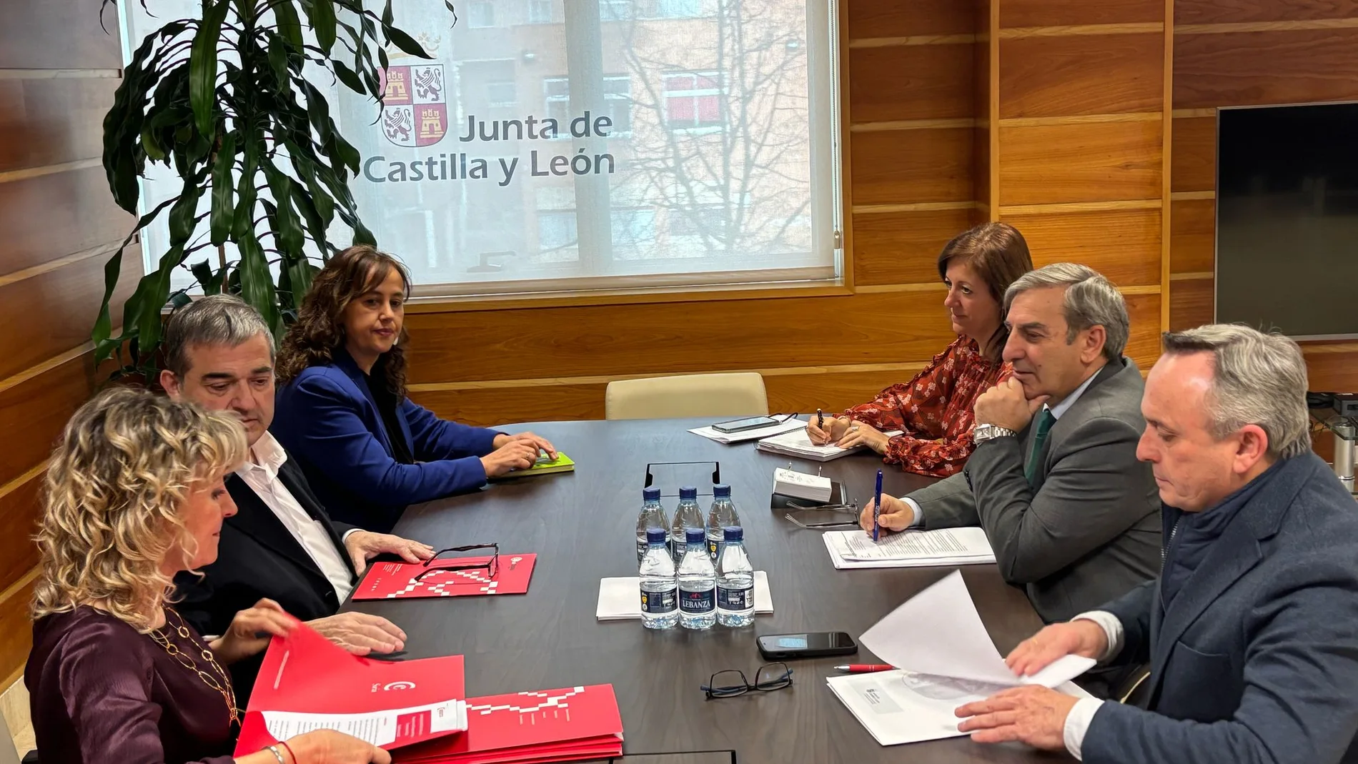Reunión de representantes de la Cámara de Soria con el consejero José Luis Sanz Merino