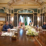 Ucrania.- EEUU y Rusia pactan seguir negociando para "terminar el conflicto de Ucrania cuanto antes"