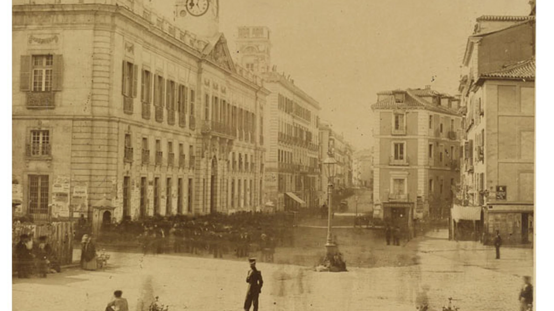 Así era aquella Puerta del Sol que inmortalizó Charles Clifford