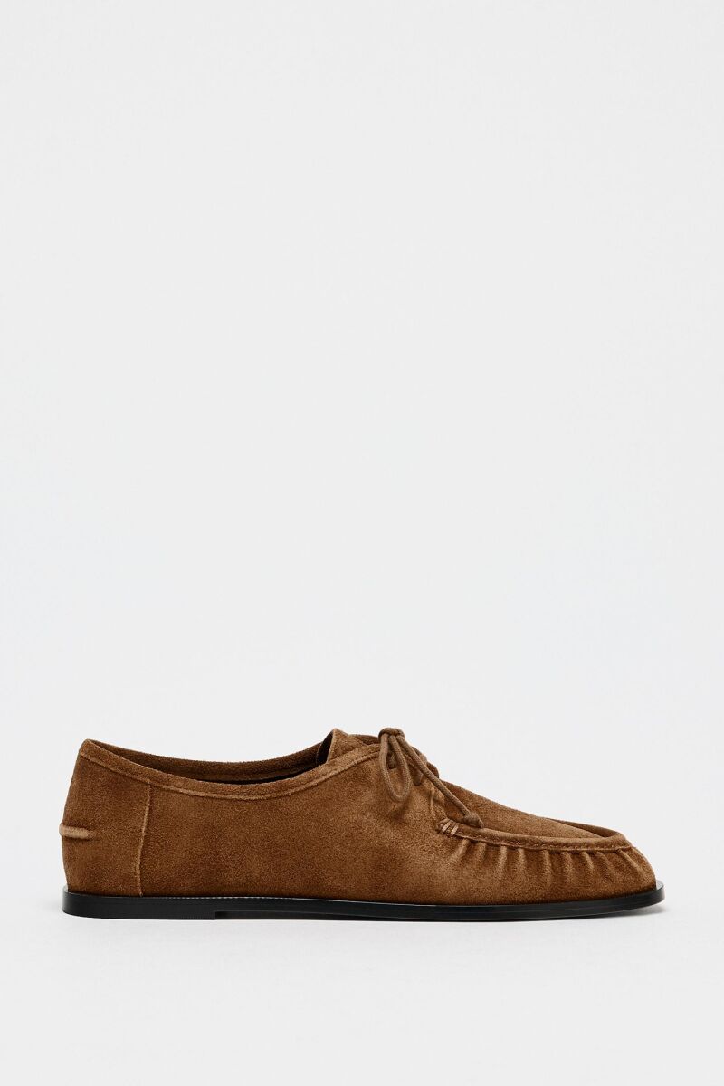 Mocasines de serraje.