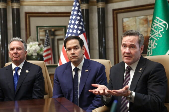 Cuatro trampas para Zelenski: un regalo, una colonia, un convidado de piedra y una medalla de chocolate