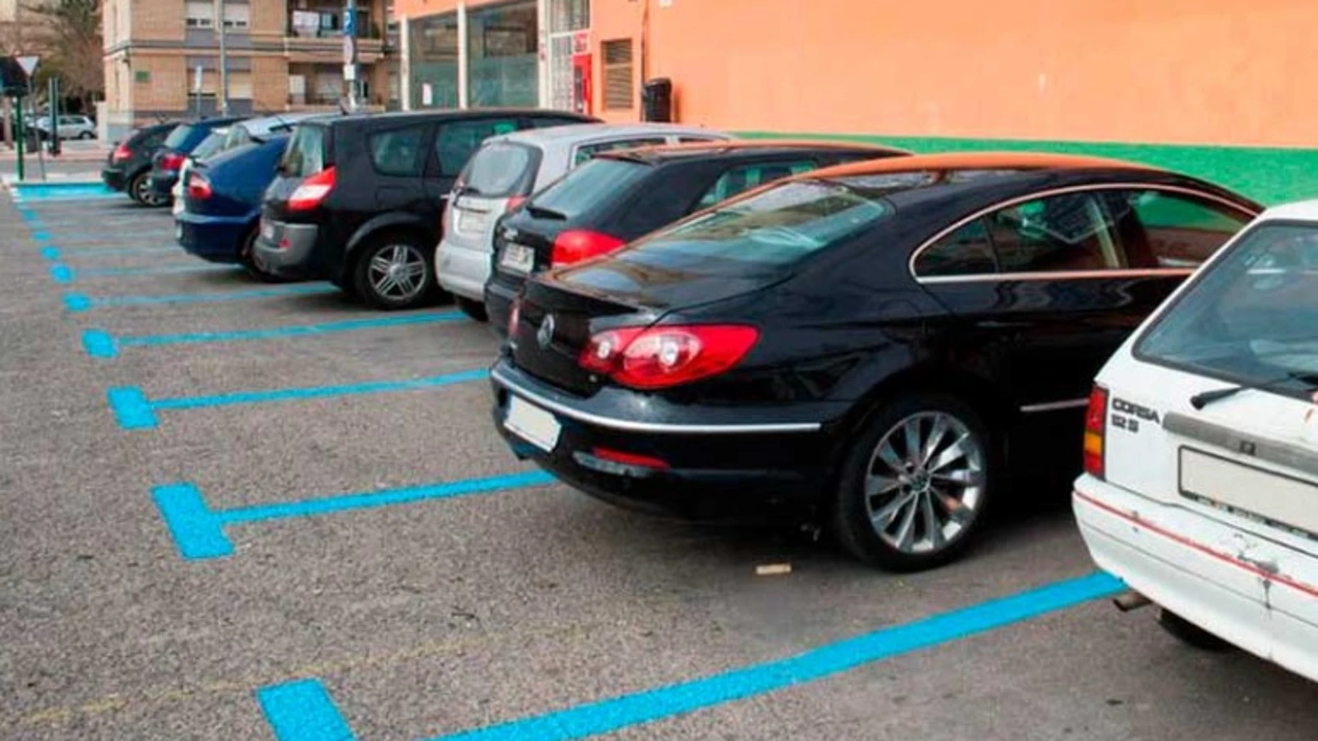 Imagen de plazas para aparcar en la zona azul en Alicante