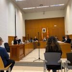 El profesor de la UB acusado de abusar sexualmente de una alumna y compartir fotos de ella sin su consentimiento en el juicio que se celebra en la Sección 8 de la Audiencia Provincial de Barcelona