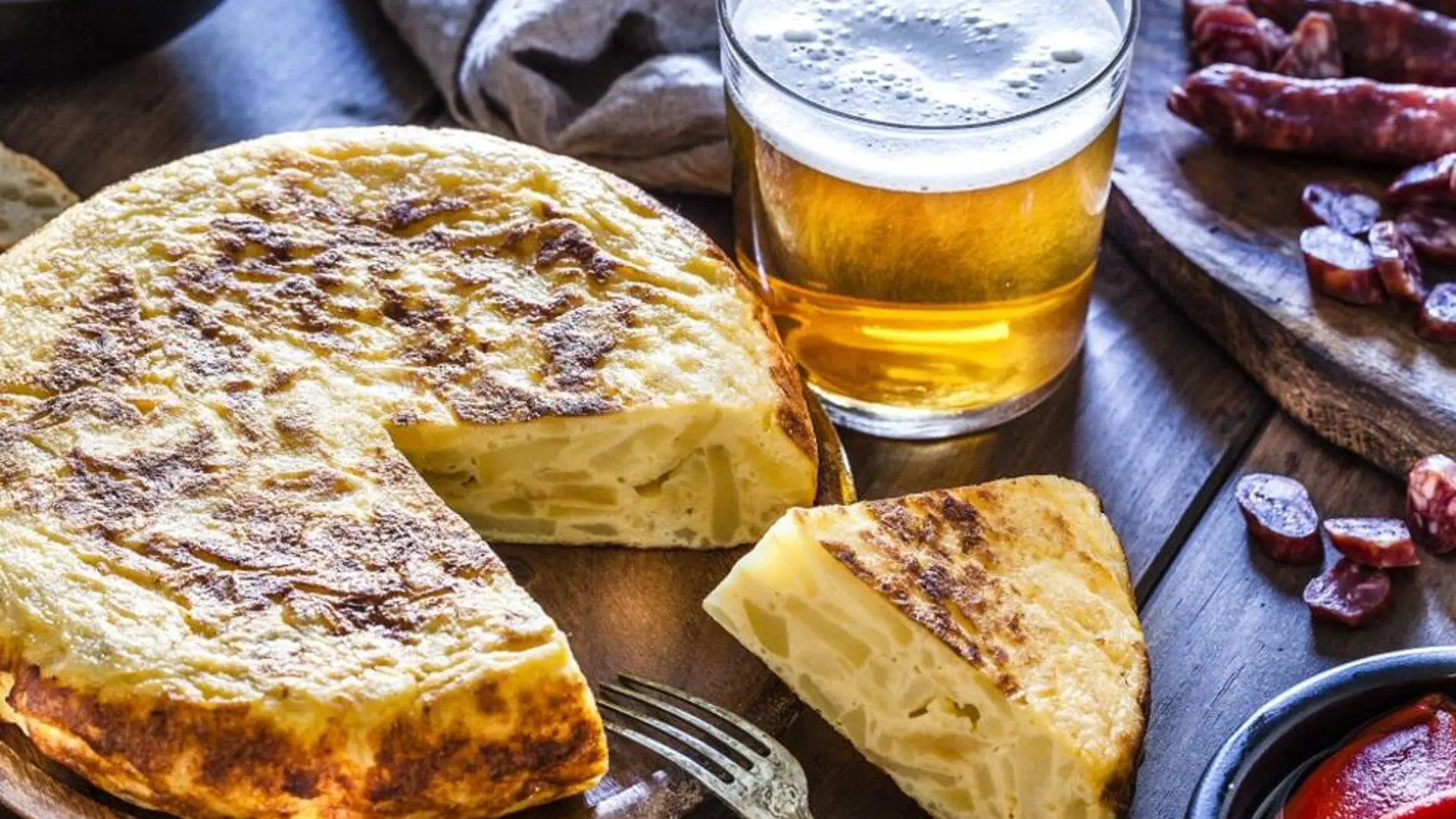 El misterioso bar que triunfa en el centro de Madrid: botellín a 1 euro con tapas exquisitas
