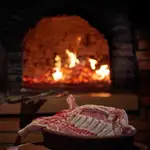 Preparación de lechazo en El Soportal de Pedraza