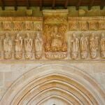 Portada románica de la iglesia de Nuestra Señora de la Asunción de Pisón de Castrejón (Palencia)