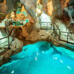 Este pueblo español tiene una de las tres únicas cuevas de origen marino que se conocen en el mundo y es visitable