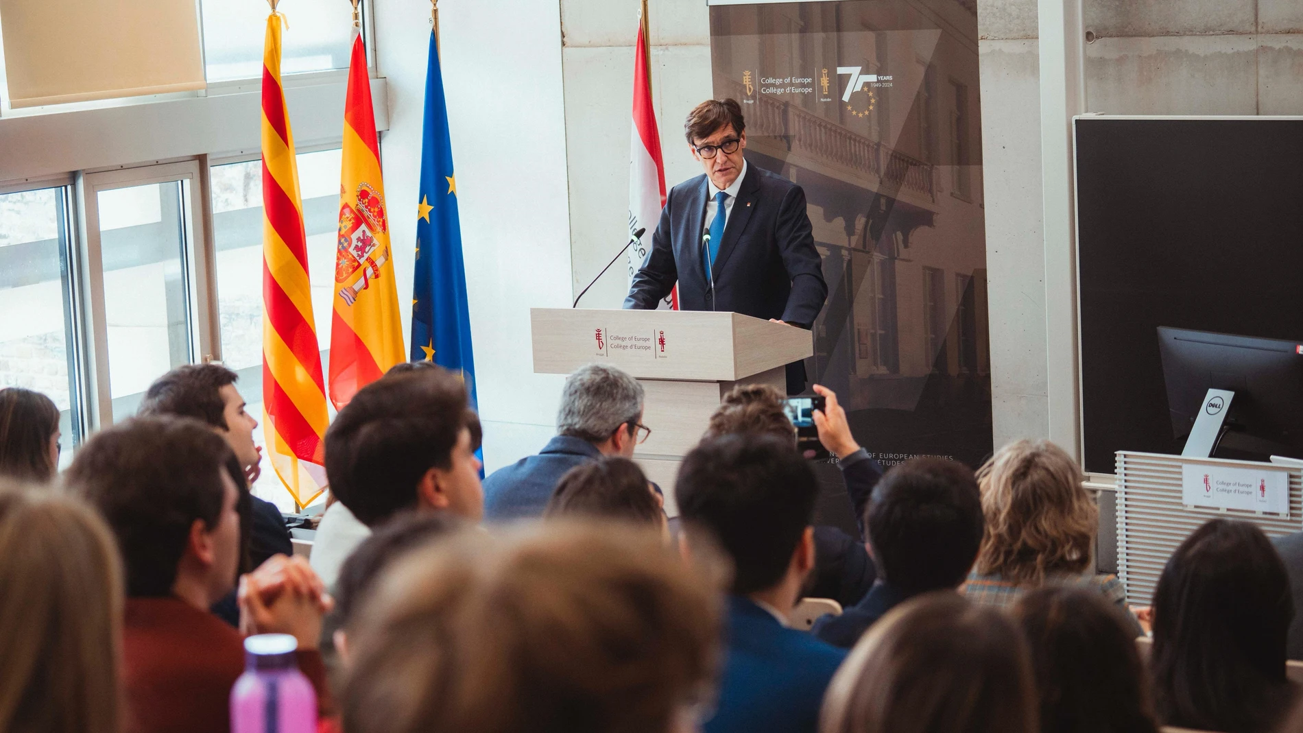 El presidente de la Generalitat, Salvador Illa, durante su conferencia 'Catalunya lidera. Una Europa de prosperidad compartida' en el College of Europe de Brujas (Bélgica) REMITIDA / HANDOUT por GOVERN Fotografía remitida a medios de comunicación exclusivamente para ilustrar la noticia a la que hace referencia la imagen, y citando la procedencia de la imagen en la firma 19/02/2025