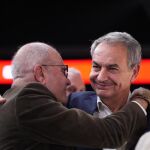 Chaves abraza a Zapatero