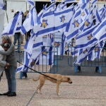 Hamás entrega en Gaza a la Cruz Roja los ataúdes con los cuerpos de los cuatro rehenes