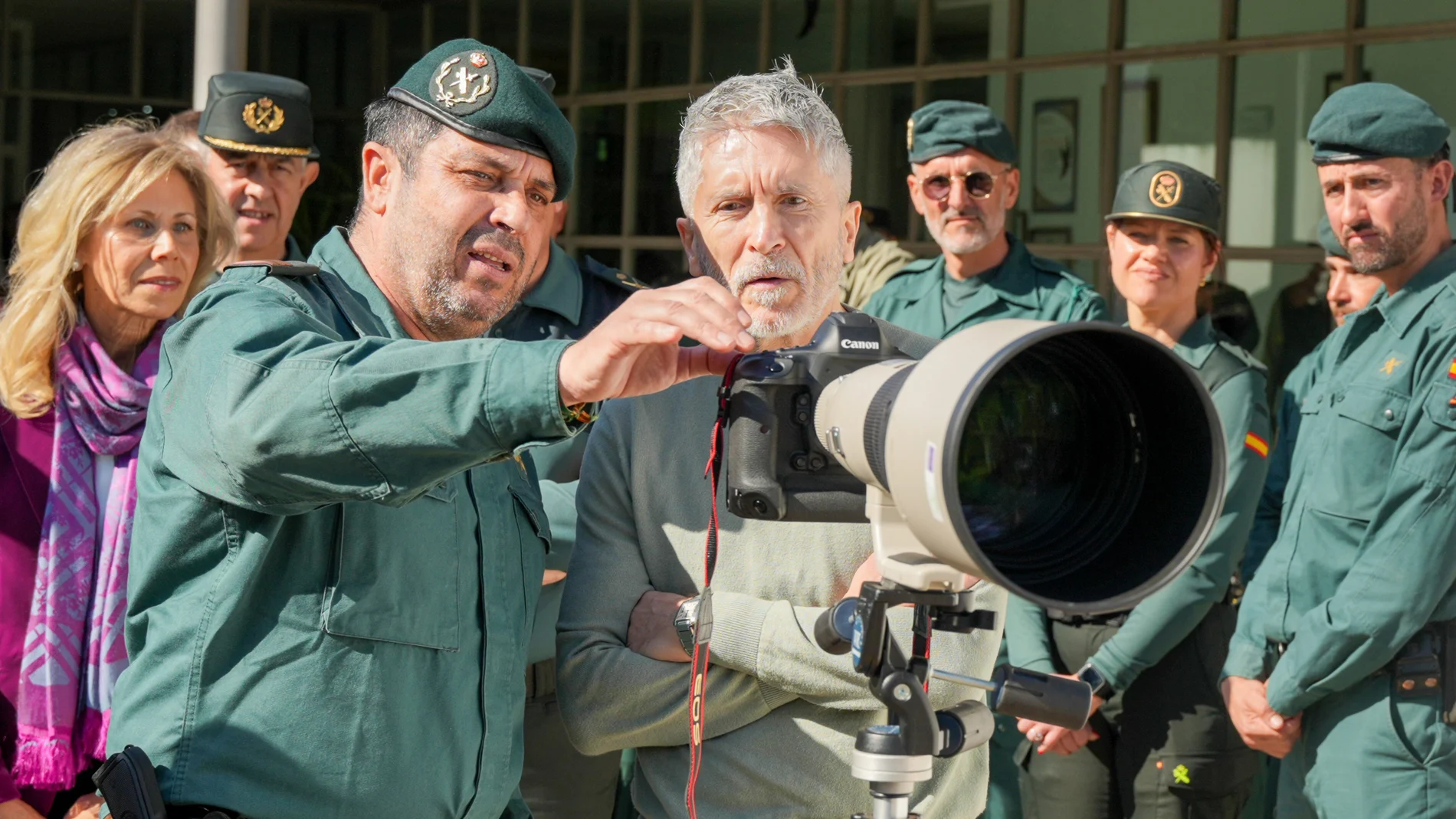 Fernando Grande-Marlaska en el destacamento del Servicio de Protección de la Naturaleza (Seprona) de la Guardia Civil en Doñana