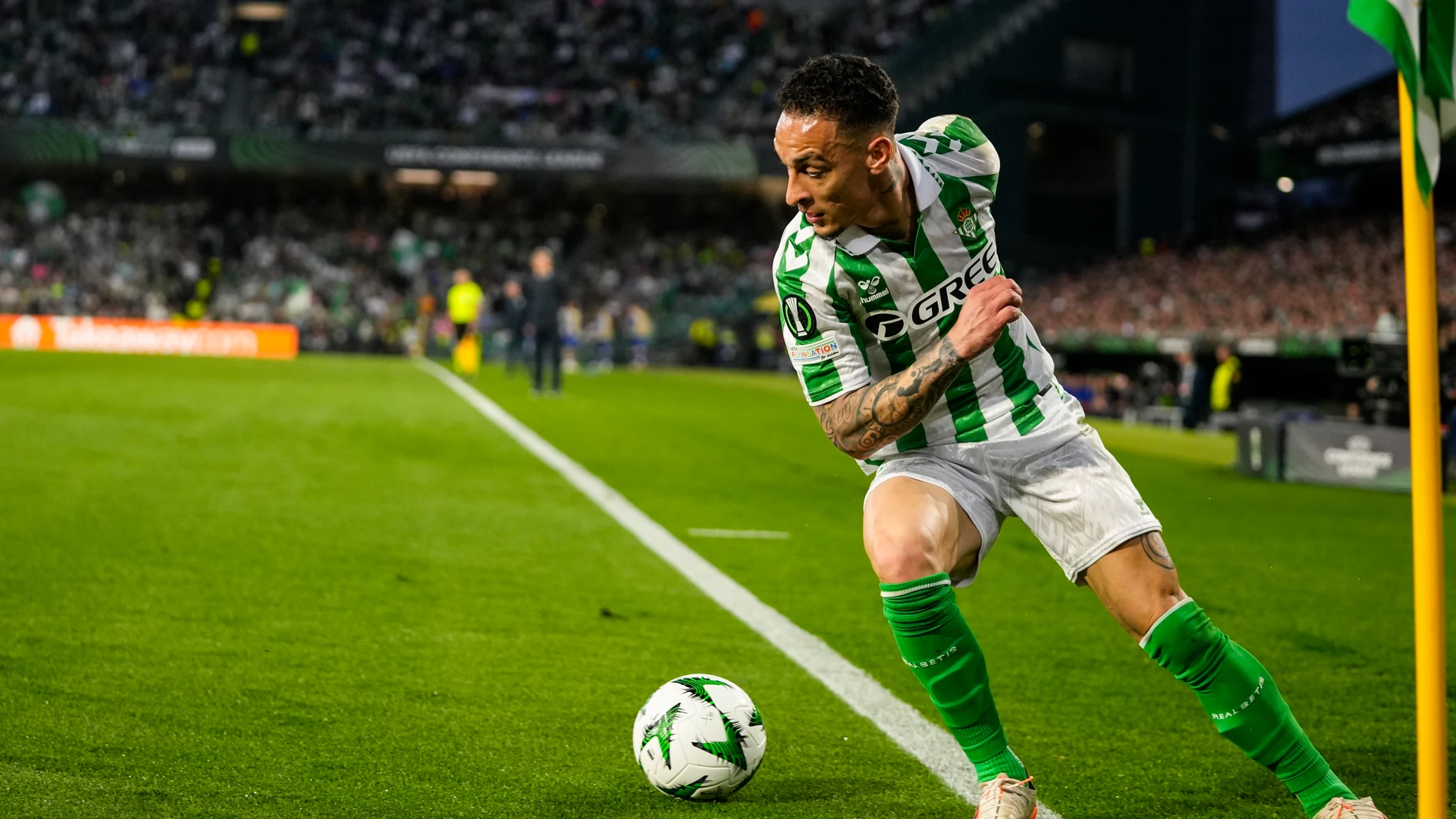Antony Matheus dos Santos of Real Betis in action during the UEFA Europa Conference League 2024/25 League Knockout Play-off Second Leg match between Real Betis Balompie and KAA Gent at Benito Villamarin stadium on February 20, 2025 in Sevilla, Spain. AFP7 20/02/2025 ONLY FOR USE IN SPAIN
