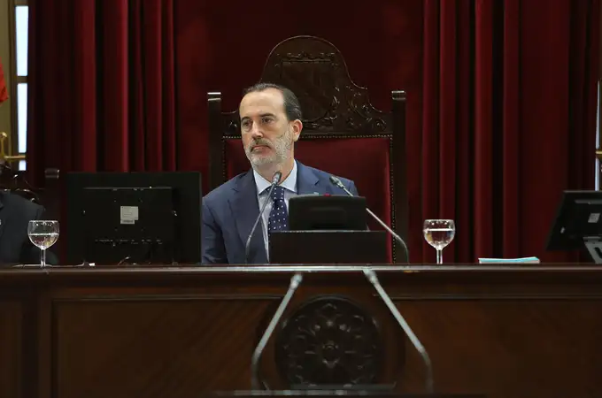 El juez abre juicio oral contra el presidente del Parlamento balear, Gabriel Le Senne (Vox), por un delito de odio El juez abre juicio oral contra el presidente del Parlamento balear, Gabriel Le Senne (Vox), por un delito de odio