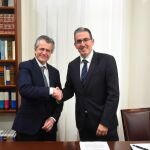 Sergio Corral y Elisardo Sánchez en la firma del acuerdo 