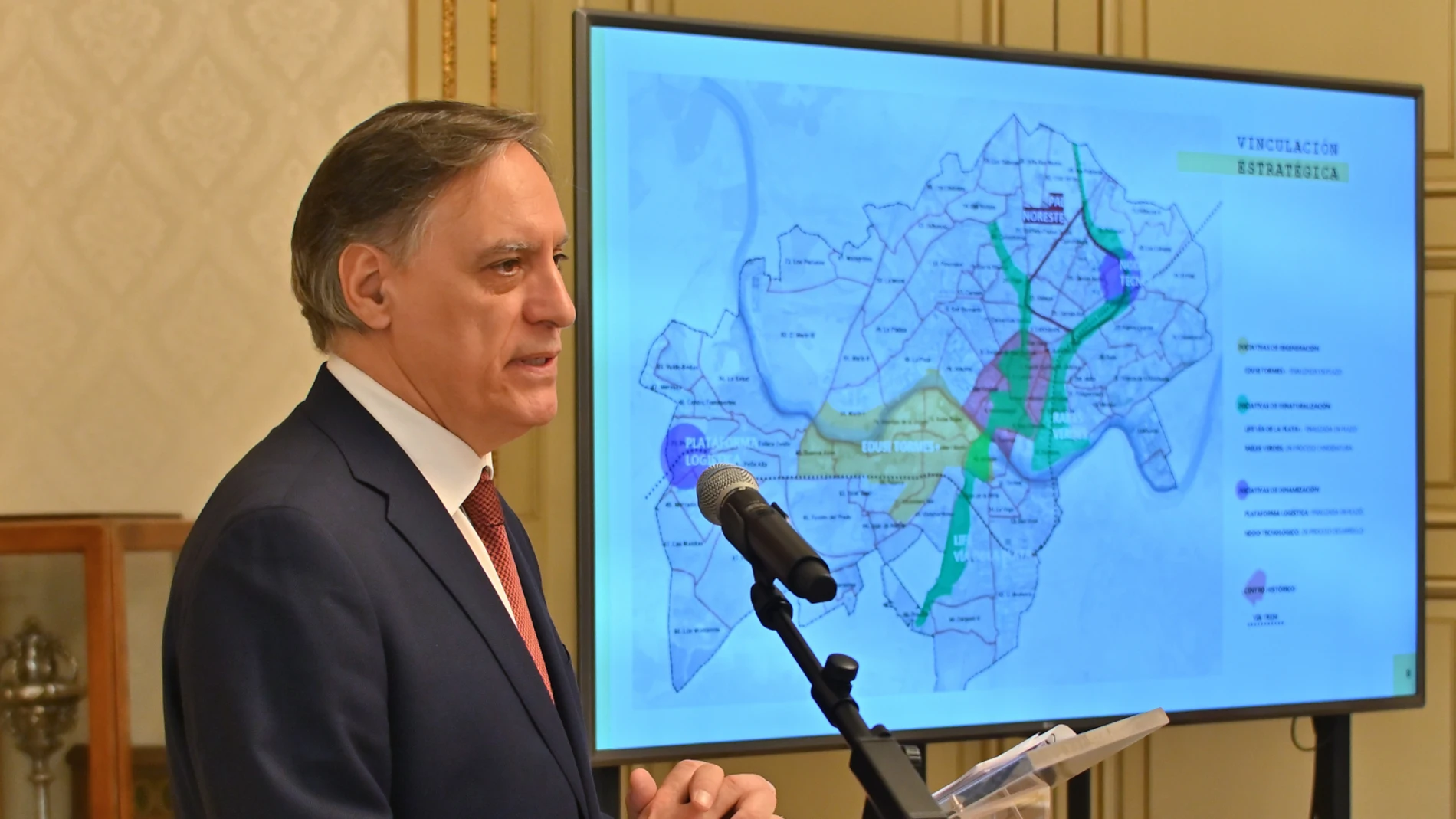 El alcalde de Salamanca, Carlos García Carbayo, da cuenta de las dos iniciativas de desarrollo urbano