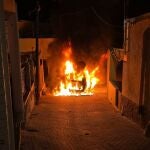 Almería.-Sucesos.-Investigan el incendio "intencionado" de un coche de Guardia Civil tras un aviso falso en Adra