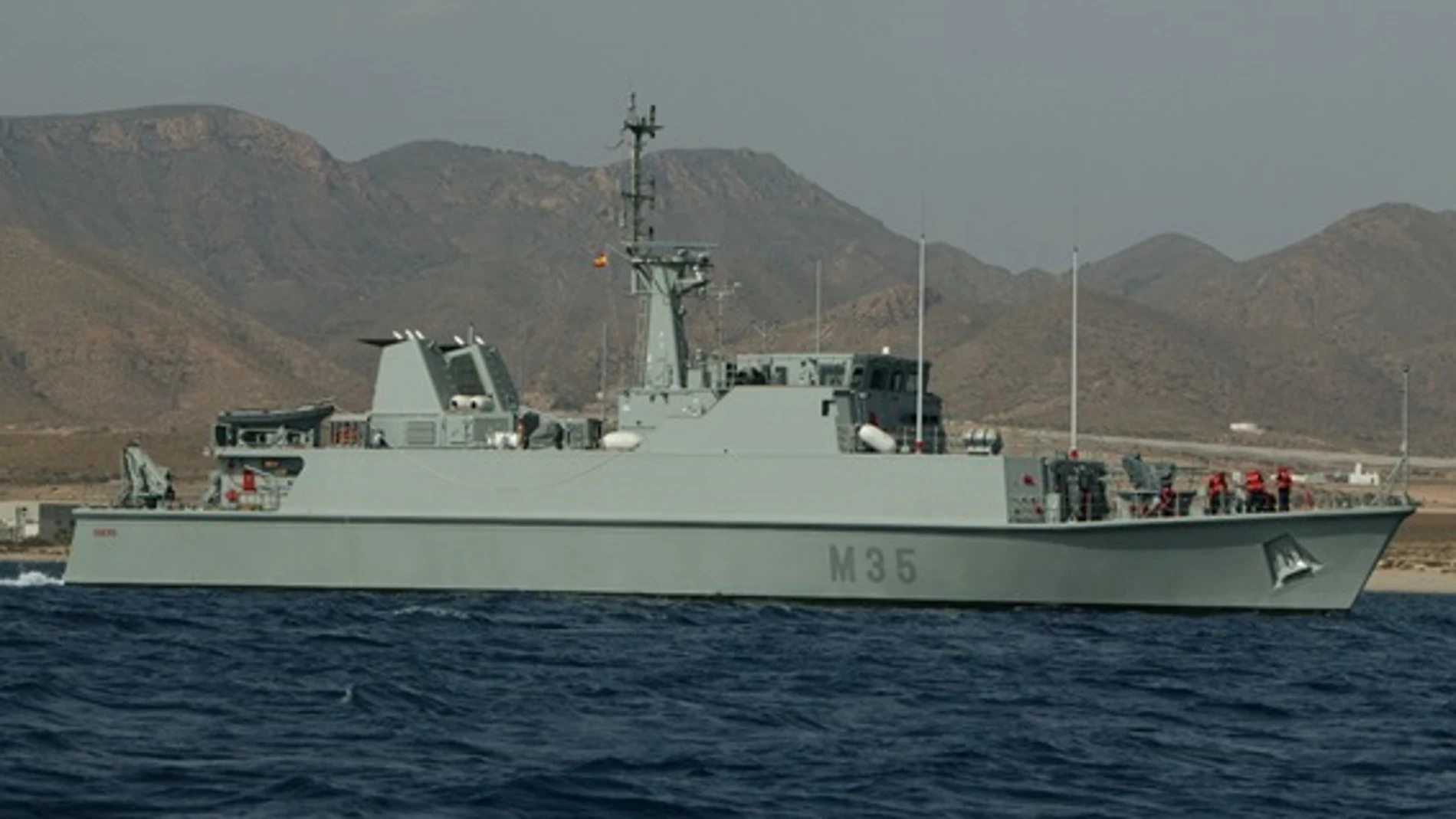 El cazaminas 'Duero' realizando operaciones en Almería REMITIDA / HANDOUT por ARMADA Fotografía remitida a medios de comunicación exclusivamente para ilustrar la noticia a la que hace referencia la imagen, y citando la procedencia de la imagen en la firma 20/02/2025