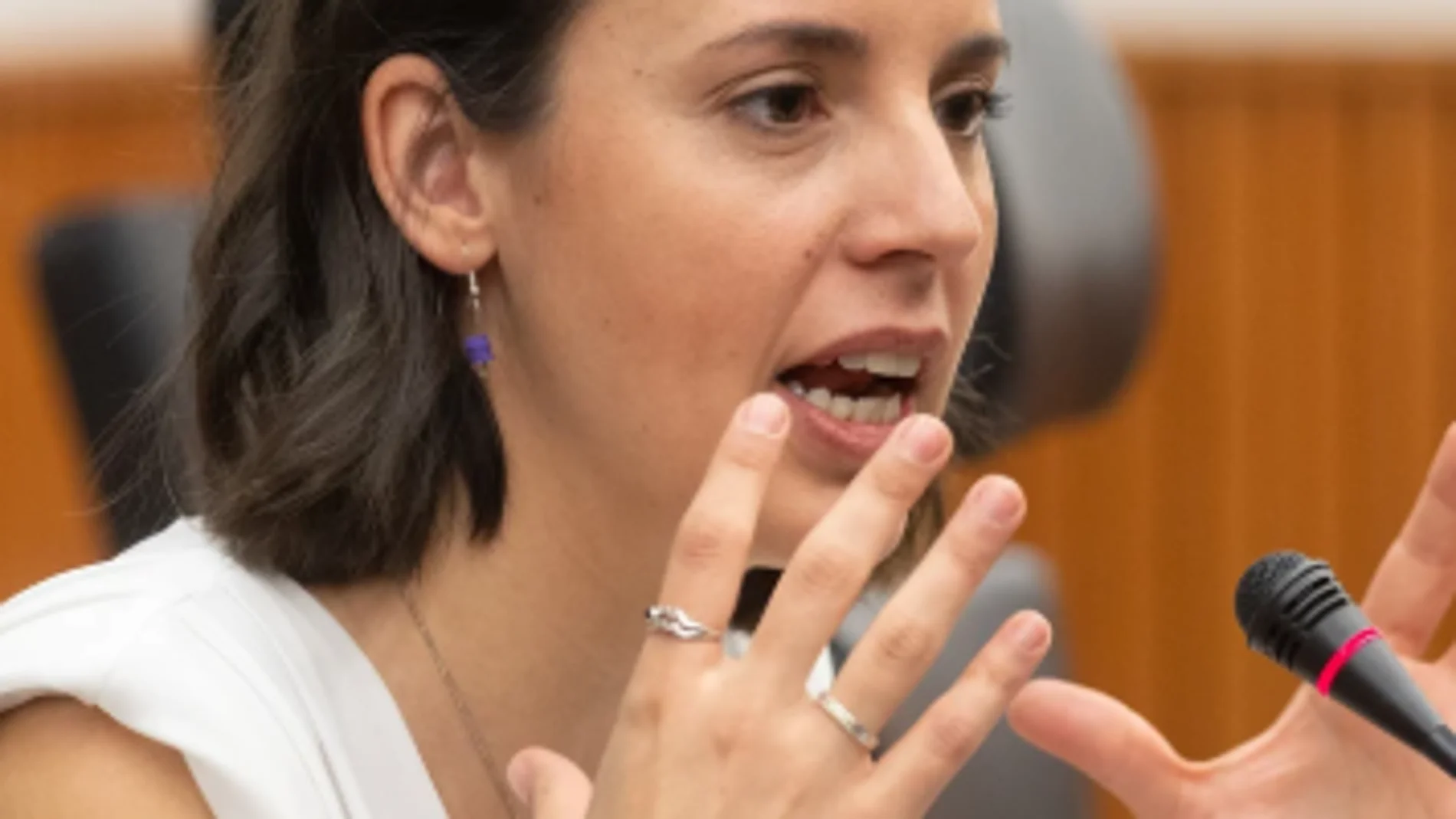 Irene Montero reacciona la sentencia de Rubiales y las reacciones son brutales: Le toca rascarse el "Monedero"...