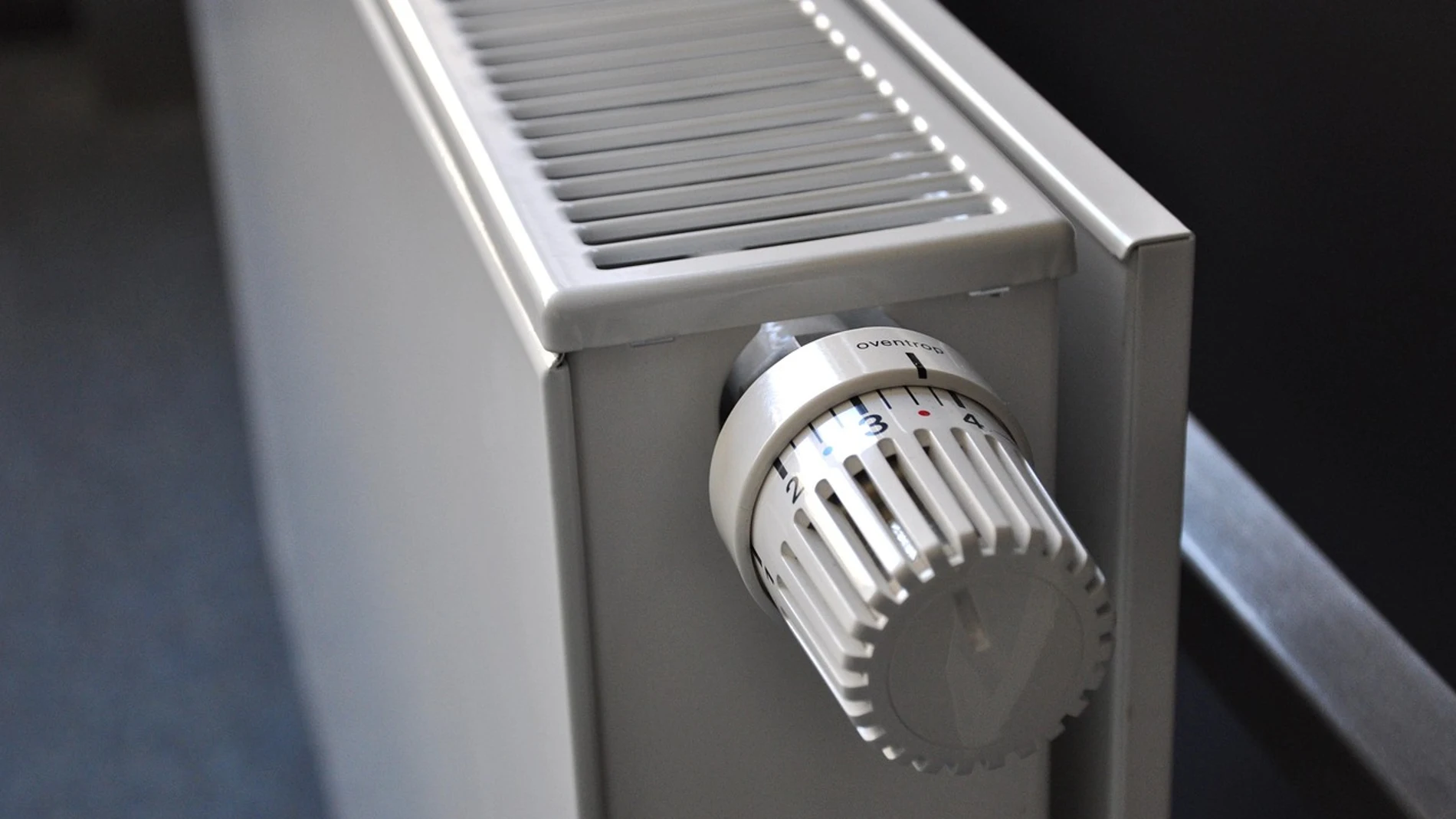 El truco sencillo para que el radiador caliente más y consuma menos