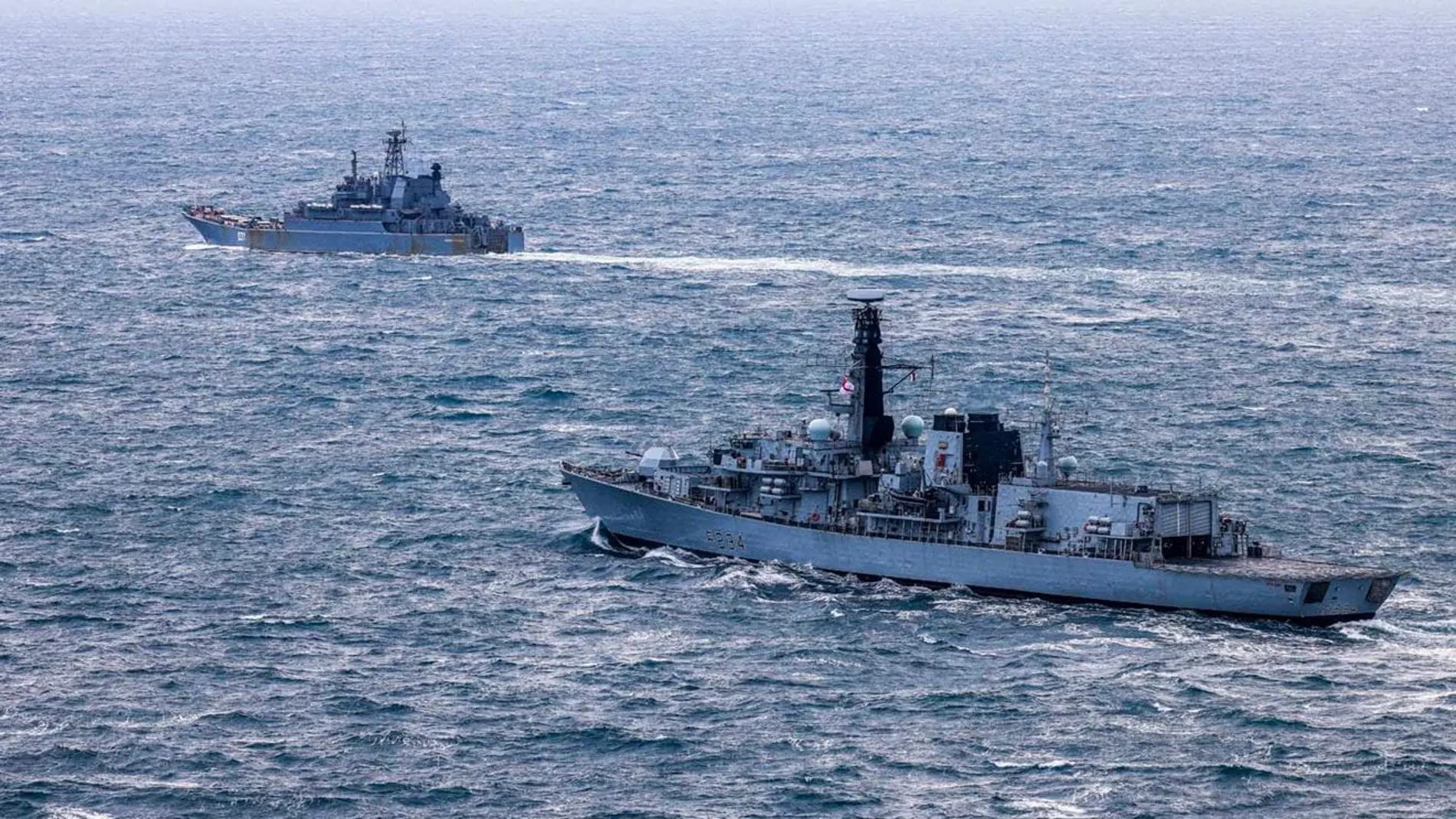 La Marina británica se topa con seis barcos rusos en pleno Canal de la Mancha: “Sabemos lo que están haciendo y no dudaremos en tomar medidas”